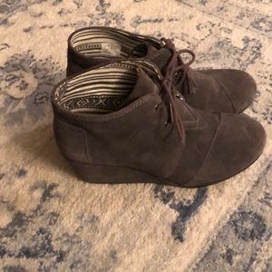 Toms desert wedge bootie